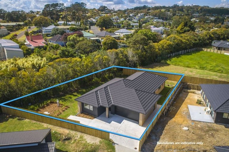 Photo of property in 20 Taupata Lane, Helensville, 0800