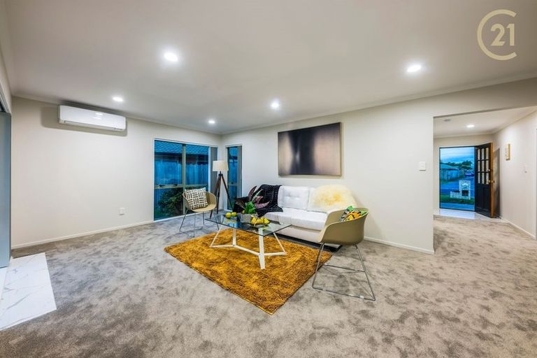 Photo of property in 71 Medvale Avenue, Flat Bush, Auckland, 2019