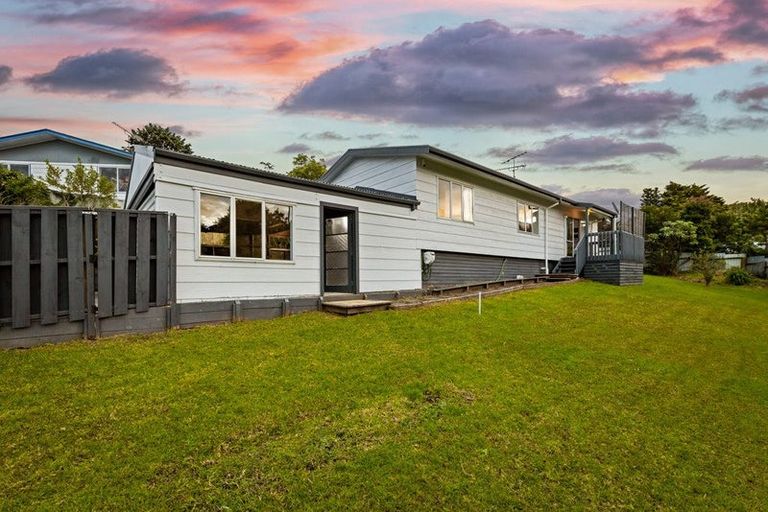 Photo of property in 24 Garton Drive, Massey, Auckland, 0614