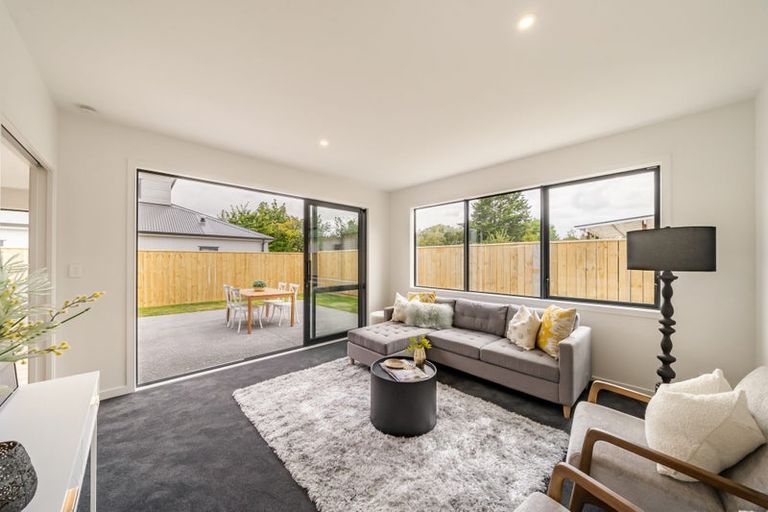 Photo of property in 47b Heretaunga Square, Silverstream, Upper Hutt, 5019