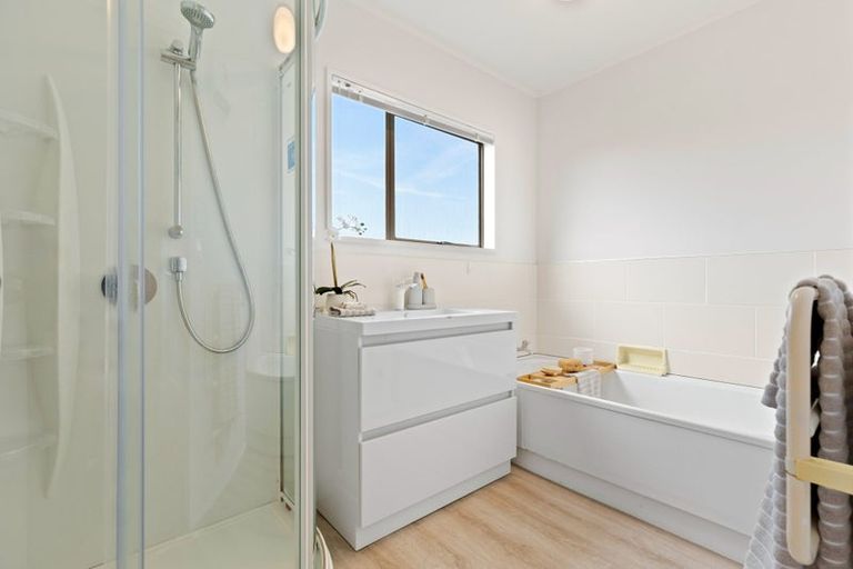 Photo of property in 2/105 Carlisle Road, Torbay, Auckland, 0632