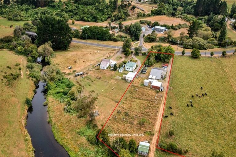 Photo of property in 221 Bridge Street, Eltham, 4322