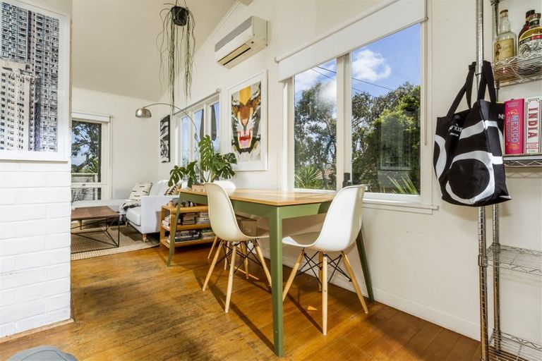 Photo of property in 1/16a Bardia Street, Belmont, Auckland, 0622