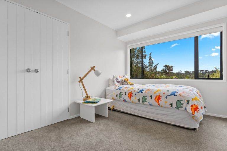 Photo of property in 140 Chelsea View Drive, Chatswood, Auckland, 0626