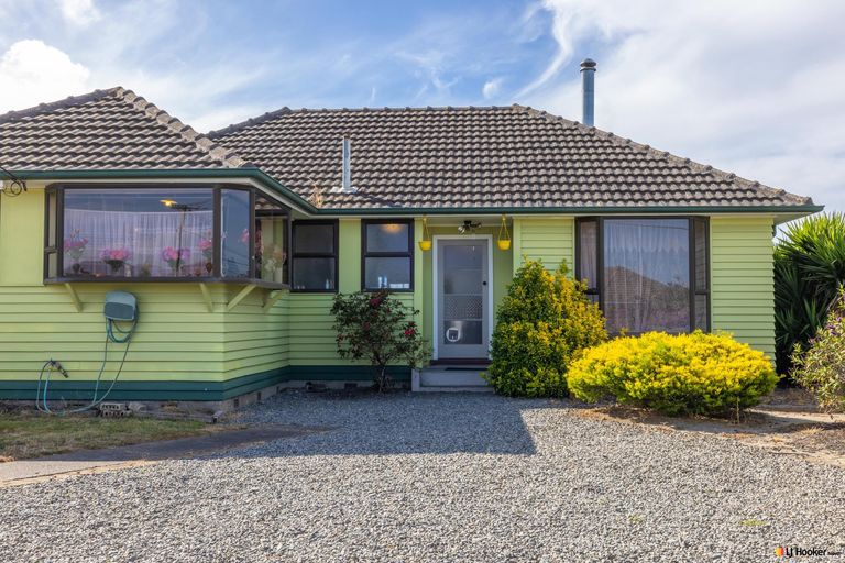 Photo of property in 15 Merrington Crescent, Aranui, Christchurch, 8061