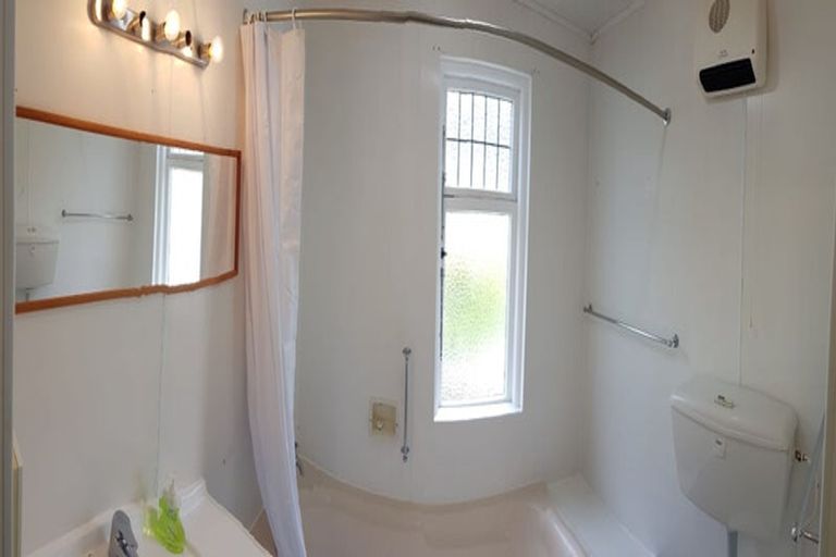 Photo of property in 13 Tavistock Road, Melrose, Wellington, 6023