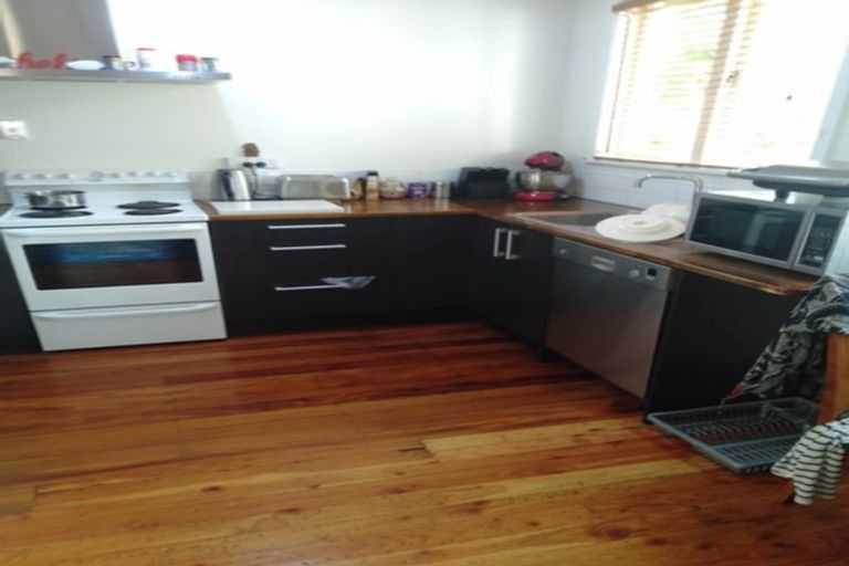 Photo of property in 112 Koutu Road, Kawaha Point, Rotorua, 3010