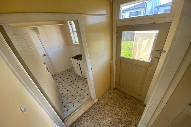 Photo of property in 2 Old Wairoa Road, Papakura, 2110