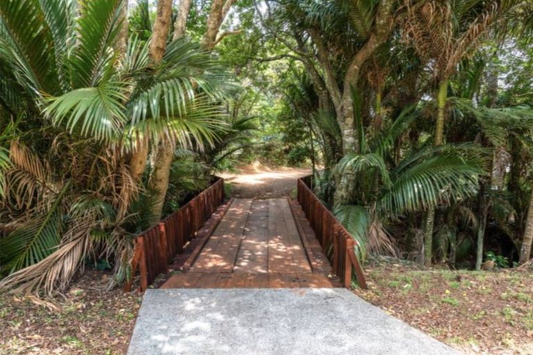 Photo of property in 17 Glen Brook Road, Omiha, Waiheke Island, 1081