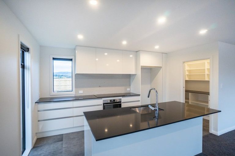 Photo of property in 77 Johnstone Drive, Fitzherbert, Palmerston North, 4410