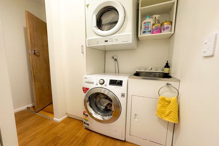 Photo of property in 4 Black Rock Road, Newlands, Wellington, 6037