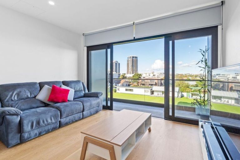 Photo of property in Frank Sargeson Apts, 207/74 Anzac Street, Takapuna, Auckland, 0622