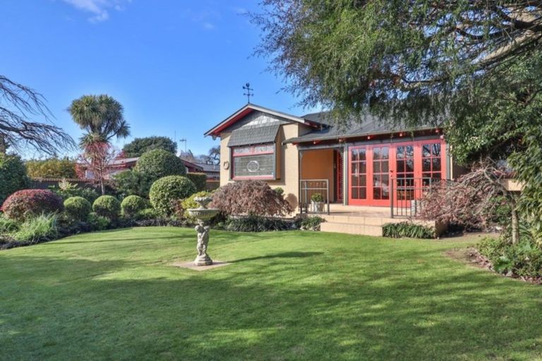 Photo of property in 302 Park Road, Hokowhitu, Palmerston North, 4410