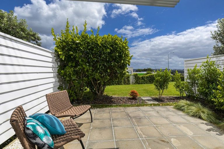 Photo of property in 14/40 Scarlet Oak Drive, Schnapper Rock, Auckland, 0632