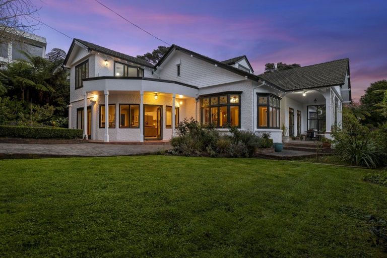 Photo of property in 18 Ridge Lane, New Plymouth, 4310