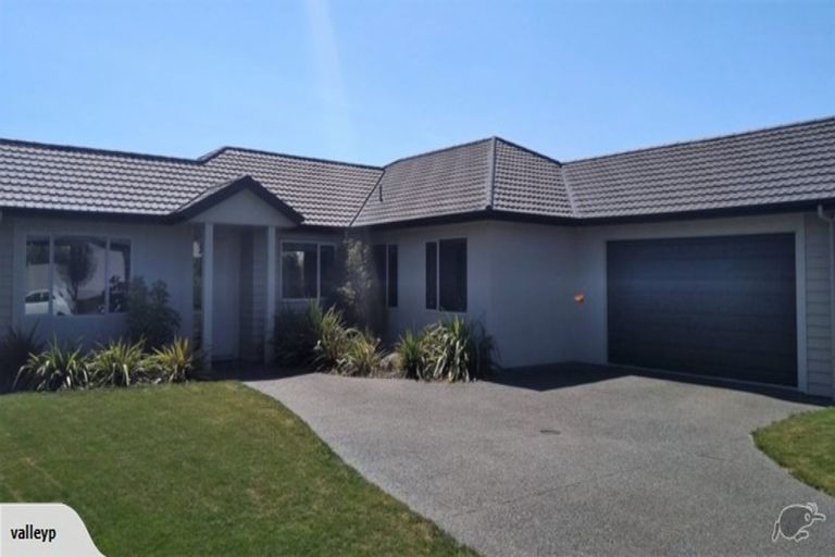 Photo of property in 19 Karoola Place, Havelock North, 4130