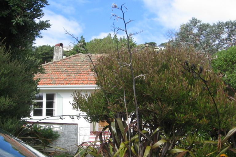 Photo of property in 6 Elphinstone Avenue, Strathmore Park, Wellington, 6022