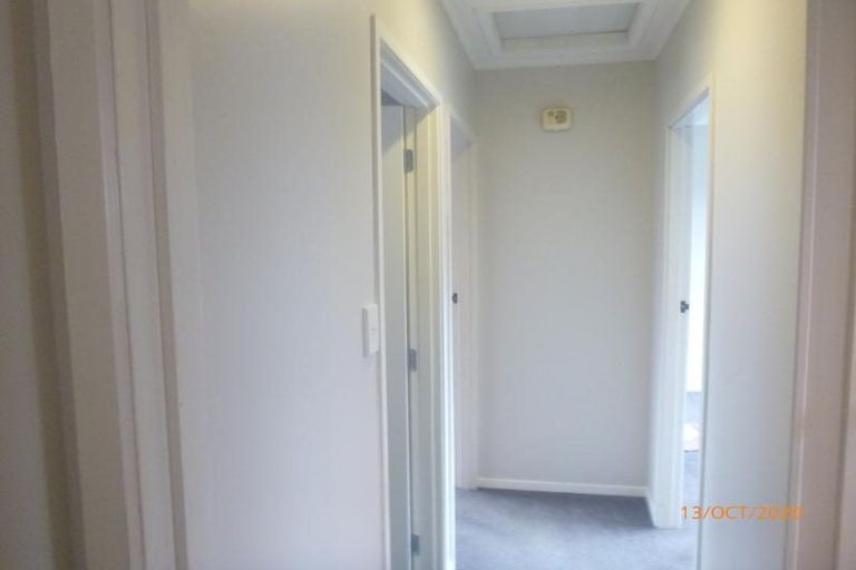 Photo of property in 2/1b Divich Avenue, Te Atatu South, Auckland, 0610