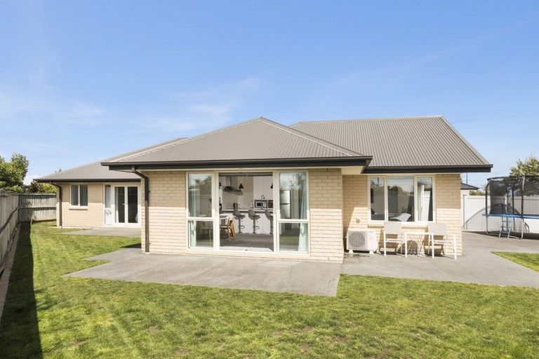 Photo of property in 6 Little Oaks Drive, Yaldhurst, Christchurch, 8042