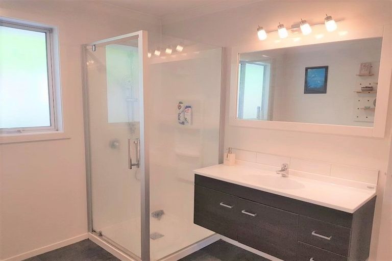 Photo of property in 17 Banks Boulevard, Whitby, Porirua, 5024