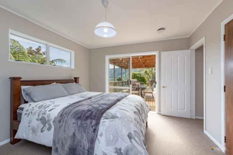 Photo of property in 32 Vista Crescent, Maoribank, Upper Hutt, 5018