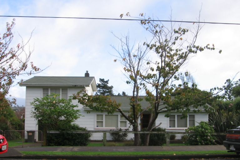 Photo of property in 64 Seddon Street, Waikanae, 5036