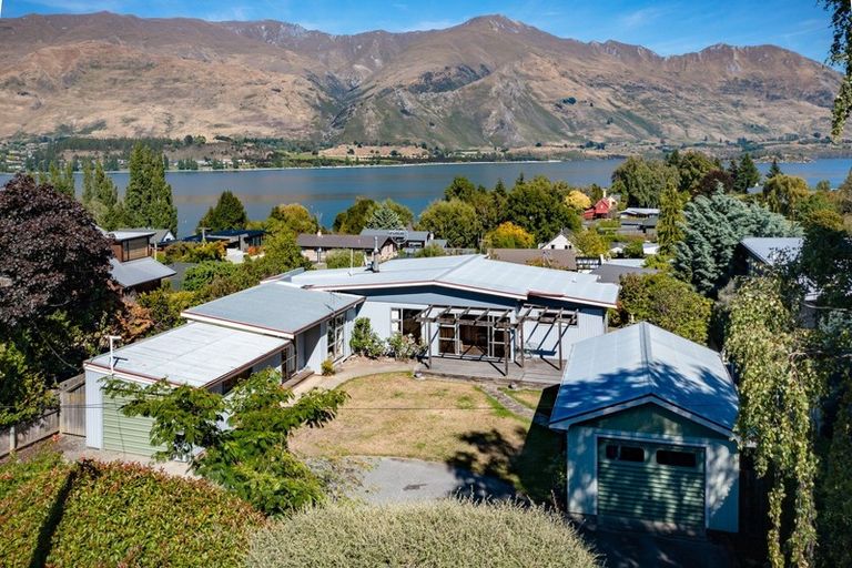 Photo of property in 50 Beacon Point Road, Wanaka, 9305