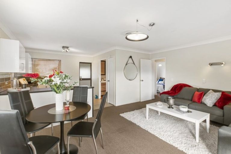 Photo of property in 9b Gatland Road, Rosehill, Papakura, 2113