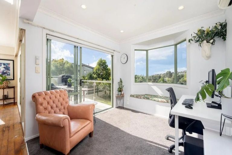 Photo of property in 30 Kiteroa Terrace, Rothesay Bay, Auckland, 0630