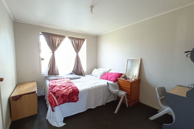 Photo of property in 2/15 Trimdon Street, Randwick Park, Auckland, 2105