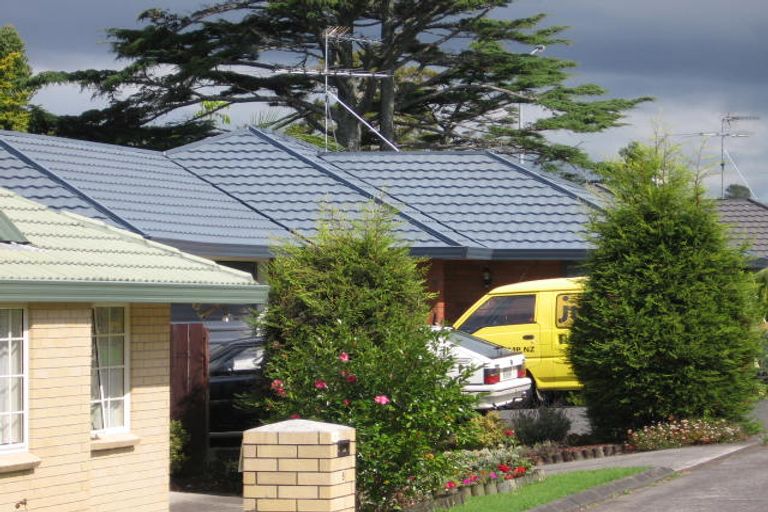 Photo of property in 8 Coupland Court, Glendene, Auckland, 0602