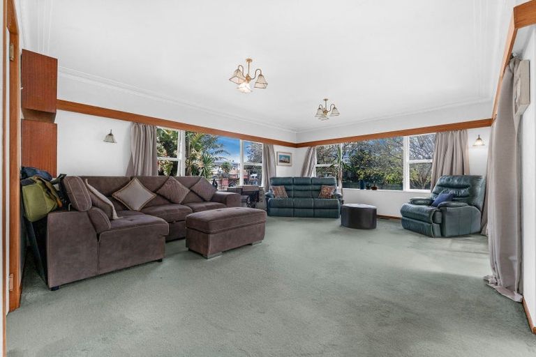 Photo of property in 6 Youngs Road, Papakura, 2110