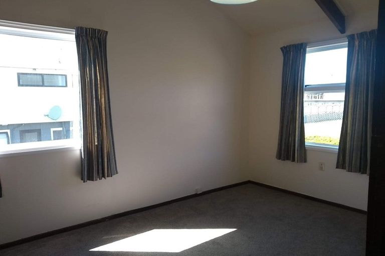 Photo of property in Lynbrae Court Flats, 17/4 Dr Taylor Terrace, Johnsonville, Wellington, 6037
