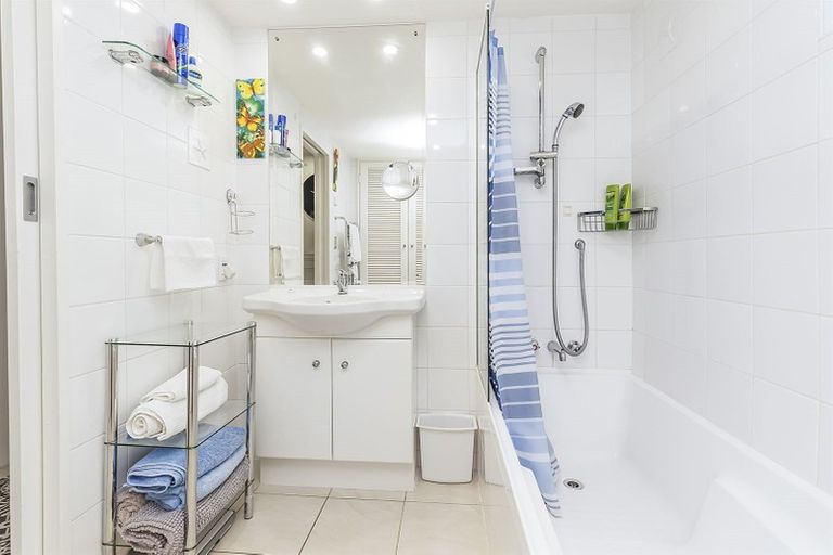 Photo of property in Highwic, 1/32 Hobson Street, Thorndon, Wellington, 6011