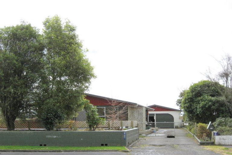 Photo of property in 100 Pembroke Road West, Pembroke, Stratford, 4332