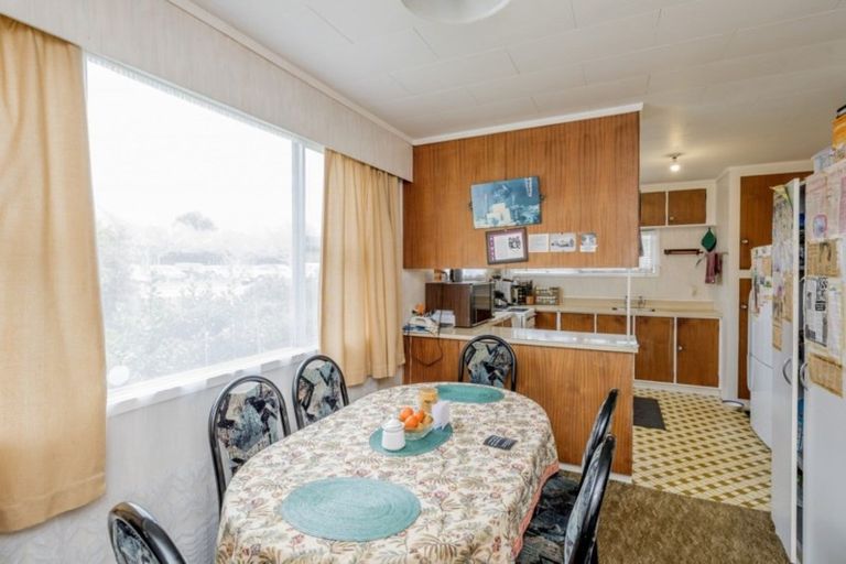 Photo of property in 77 Bartholomew Road, Levin, 5510