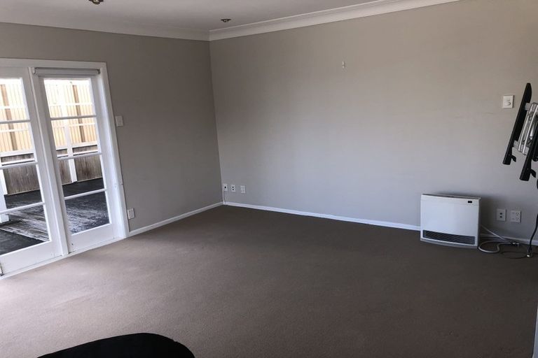 Photo of property in 1/51 Deep Creek Road, Waiake, Auckland, 0630