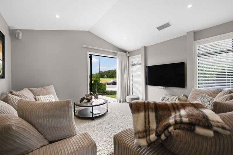 Photo of property in 92 Hugo Shaw Drive, Cambridge, 3434