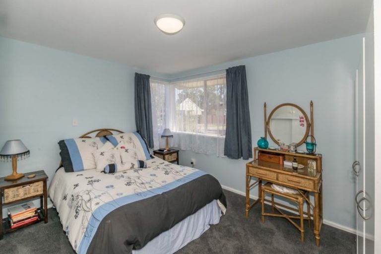 Photo of property in 7 Saunders Place, Redwood, Christchurch, 8051