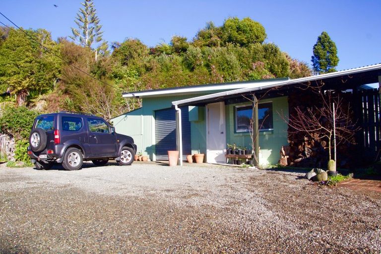 Photo of property in 283 Patons Rock Road, Patons Rock, Takaka, 7182
