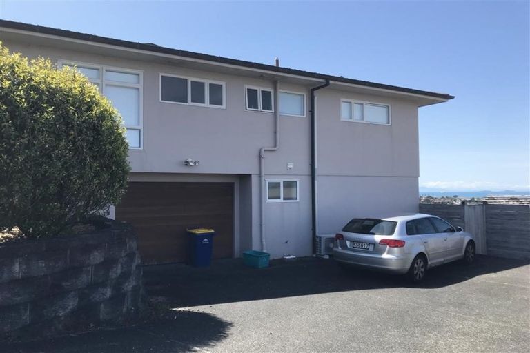 Photo of property in 5 Shearwater Rise, Rothesay Bay, Auckland, 0630