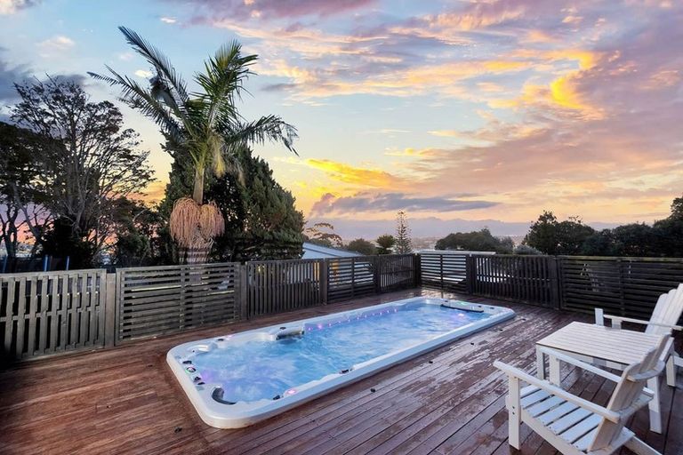 Photo of property in 2/103 Bond Crescent, Forrest Hill, Auckland, 0620