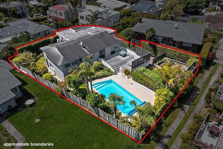 Photo of property in 22a Eastcliffe Road, Castor Bay, Auckland, 0620