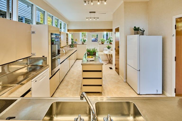 Photo of property in 338 Oriental Parade, Oriental Bay, Wellington, 6011