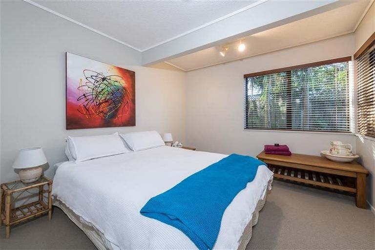 Photo of property in 2/10 Denby Lane, Northcote Point, Auckland, 0627
