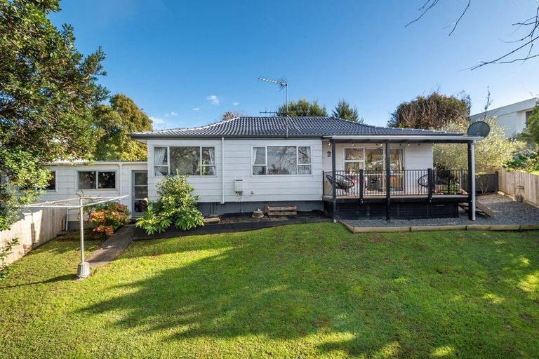 Photo of property in 1/6 Phillipa Place, Browns Bay, Auckland, 0630