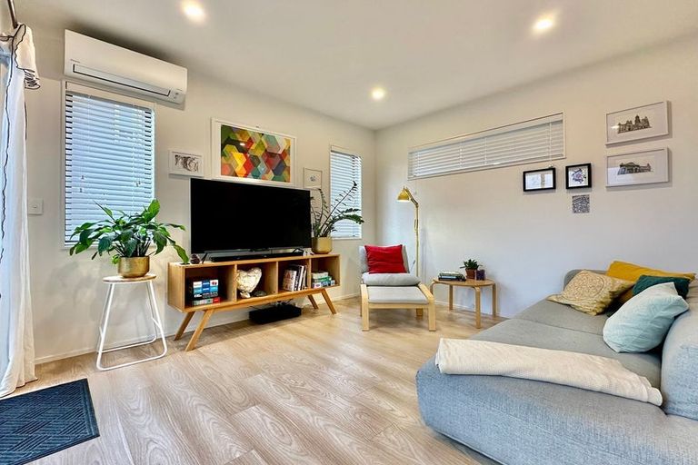 Photo of property in 1/4 Edgerton Road, Te Atatu Peninsula, Auckland, 0610