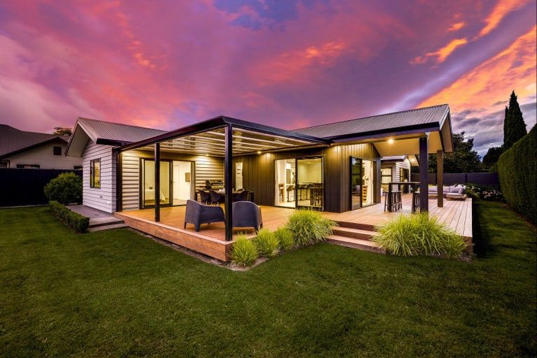 Photo of property in 16 Napier Street, Jervoistown, Napier, 4112