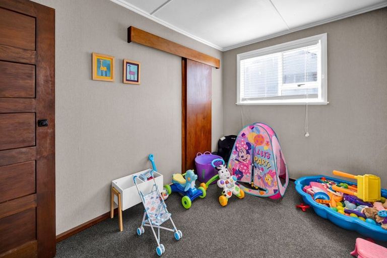 Photo of property in 16 Hadfield Street, Patea, 4520