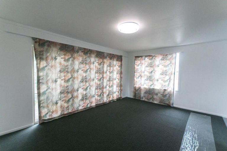 Photo of property in 6 Kilcar Place, Massey, Auckland, 0614
